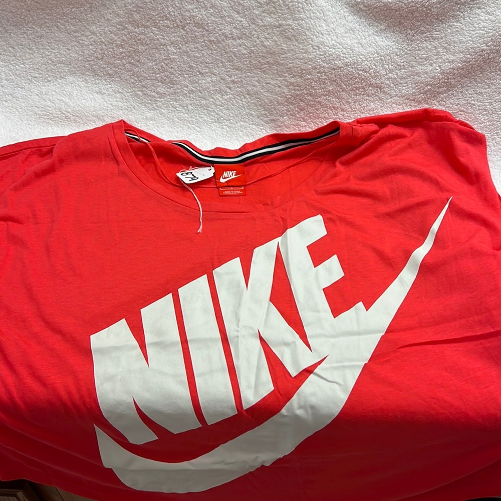NWOT NIKE WORKOUT TANK SIZE L